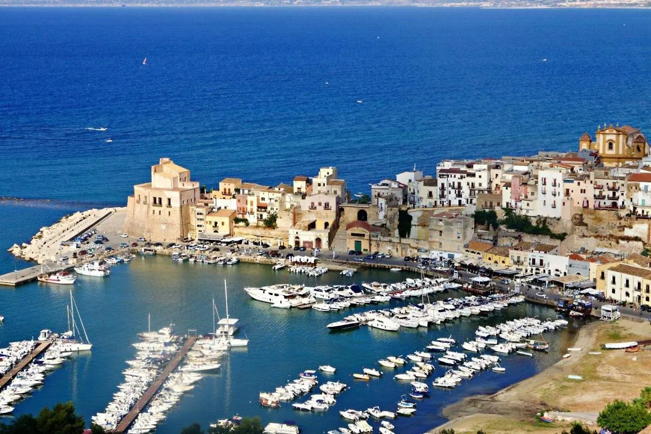 Elegant Apartment In Alcamo Marina 90 M² With Shared Pool