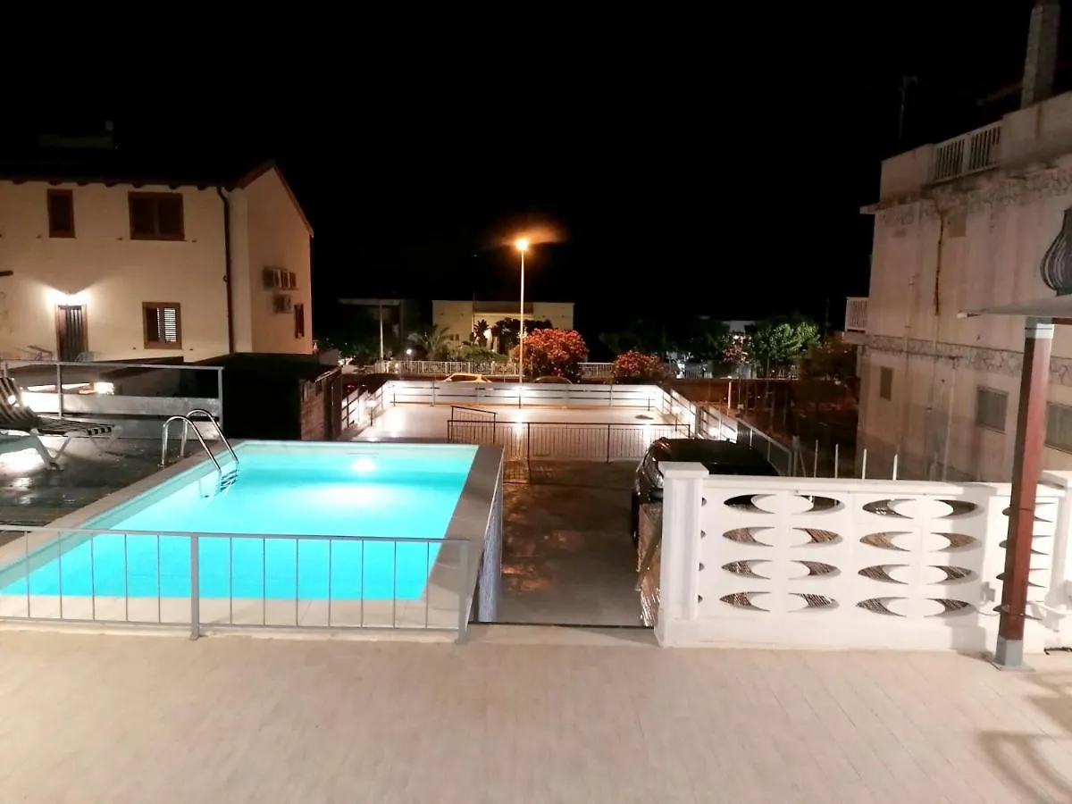 Elegant Apartment In Alcamo Marina 90 M² With Shared Pool イタリア